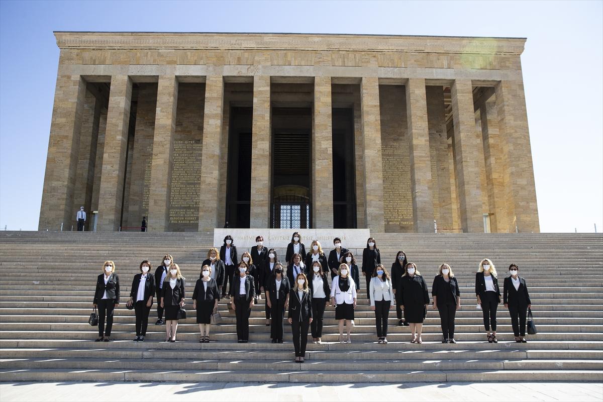 CHP Kadın Kolları Başkanı Aylin Nazlıaka, Anıtkabir'i ziyaret etti