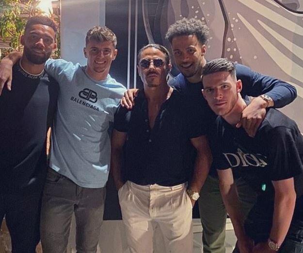 İngiliz basını: Tatile giden futbolcular salgını şiddetlendirecek