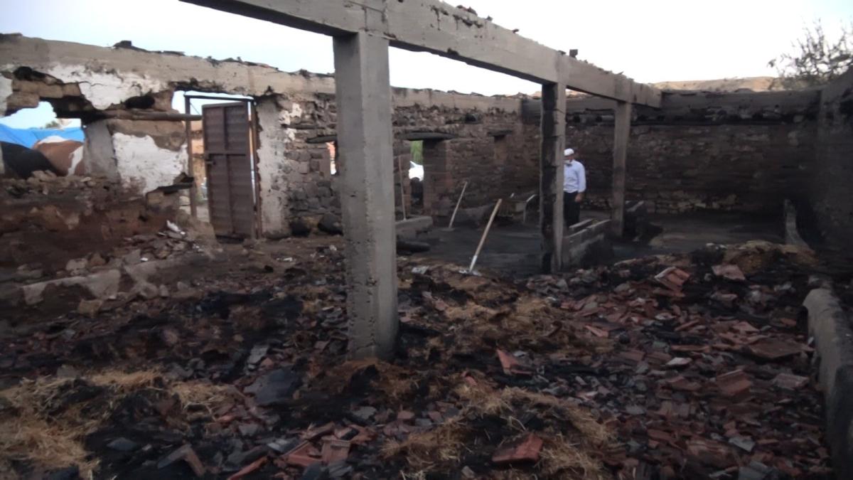 Kırıkkale'de ahırda çıkan yangında 8 hayvan telef oldu