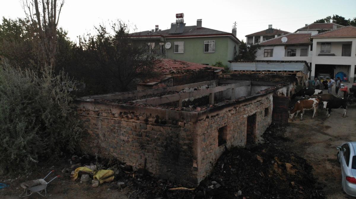 Kırıkkale'de ahırda çıkan yangında 8 hayvan telef oldu