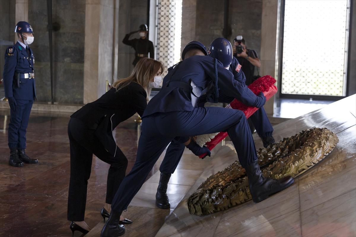 CHP Kadın Kolları Başkanı Aylin Nazlıaka, Anıtkabir'i ziyaret etti