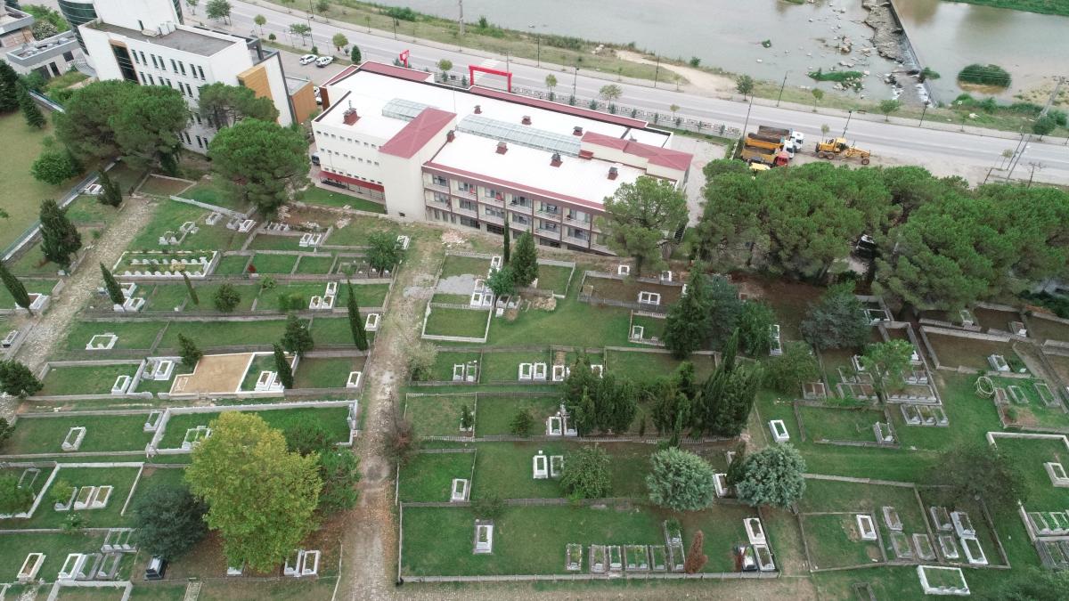 Ordu'da mezarlık manzaralı huzurevi