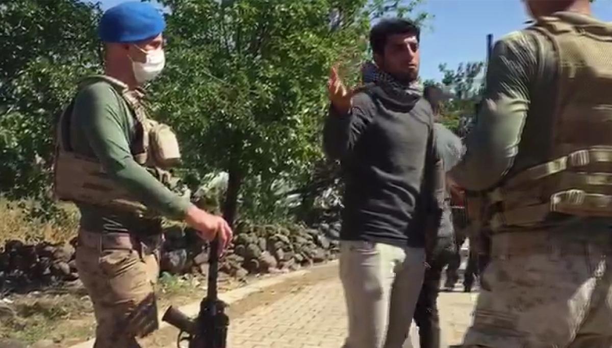 Diyarbakır'da köylüler, kaçak elektrik denetimi yapan ekipleri köye almadı