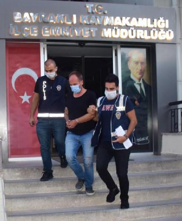 İzmir'de 5 yıl önce boşandığı eski eşini bıçakla tehdit etti