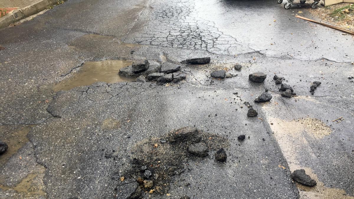 Sağanak yağış sonrası Arnavutköy’de evleri su bastı