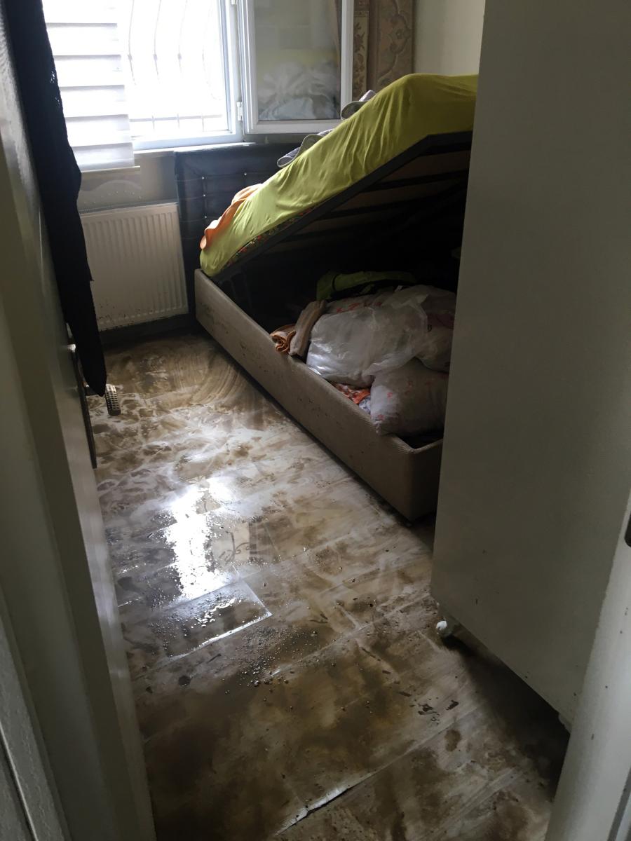 Sağanak yağış sonrası Arnavutköy’de evleri su bastı