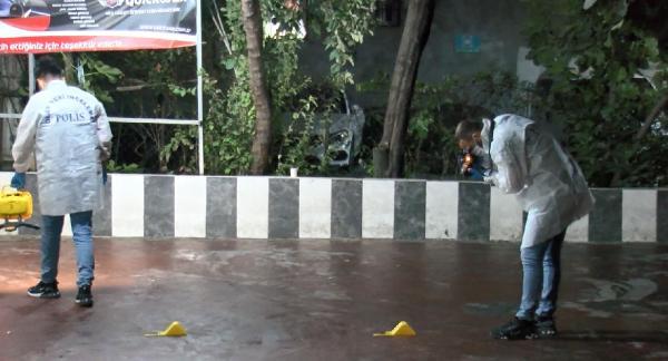 Sultangazi'de aracından inen şahıs silahlı saldırıya uğradı