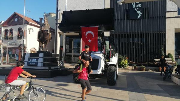 Balıkesir'de çocukların bayrak hassasiyeti takdir topladı