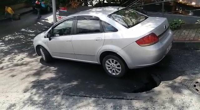 Beşiktaş'ta yağış sonrası yol çöktü