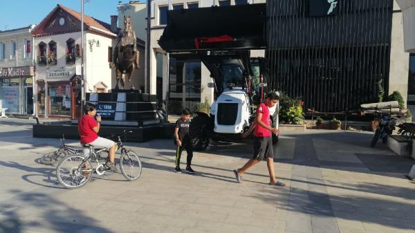 Balıkesir'de çocukların bayrak hassasiyeti takdir topladı