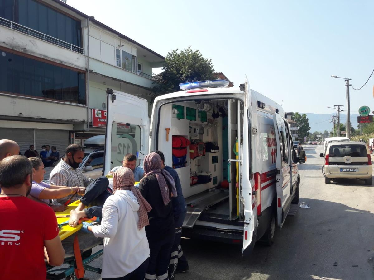 Düzce’de feci kaza: 3 kişi metrelerce havaya savruldu