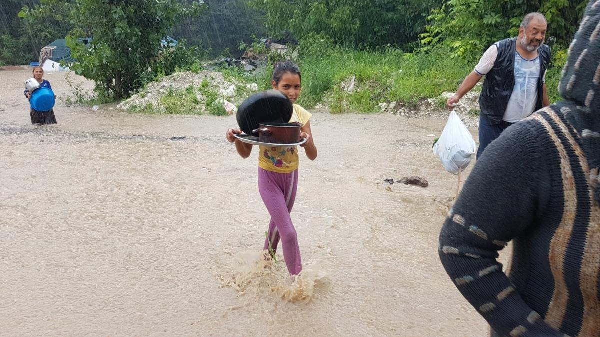 Ordu'daki fındık işçileri, sel sularında zor anlar yaşadı