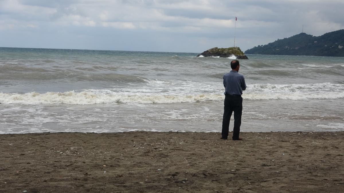 Ordu'da denizde kaybolan oğlunu bekleyen acılı baba