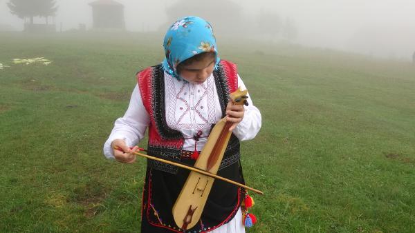 Trabzon'da görme engelli Esenay hayatını müziğe adadı