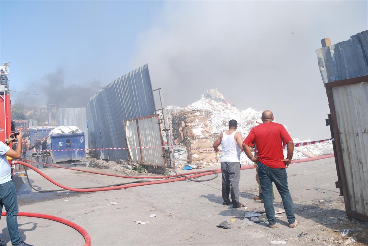 Ümraniye'de geri dönüşüm deposunda yangın