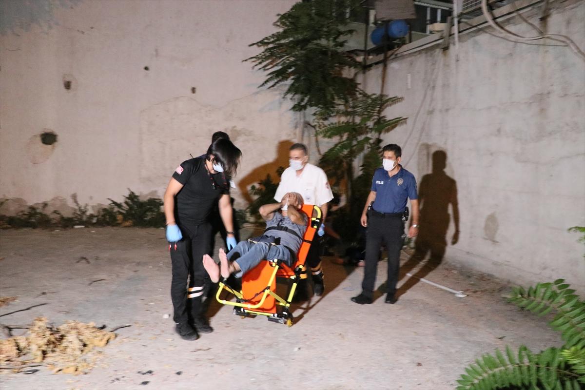 İzmir'de kumar baskınından kaçmak için duvardan atladılar