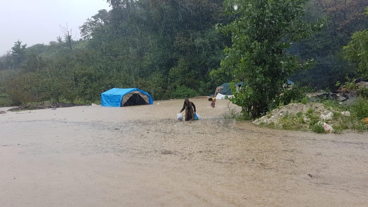 Ordu'daki fındık işçileri, sel sularında zor anlar yaşadı