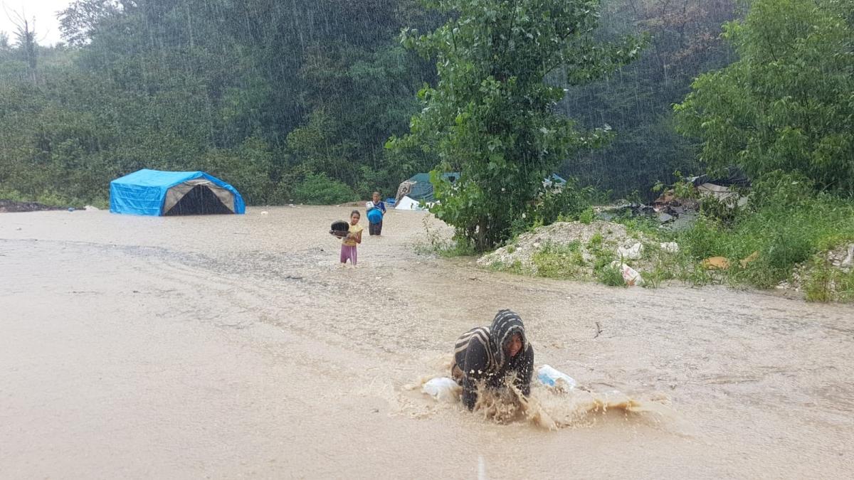 Ordu'daki fındık işçileri, sel sularında zor anlar yaşadı