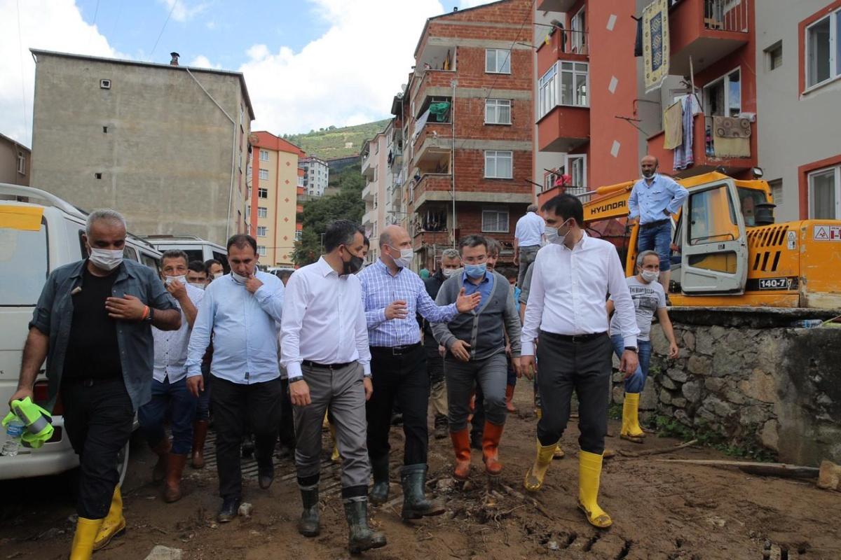 Bakan Kurum: Tüm ekiplerimizle sahadayız