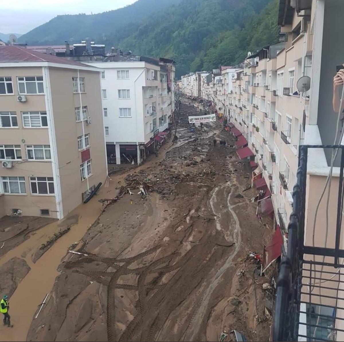 Giresun'da sel felaketi sonrası Bakan Pakdemirli incelemelerde bulundu