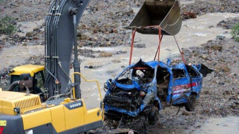 Giresun'da sel felaketi sonrası Bakan Pakdemirli incelemelerde bulundu