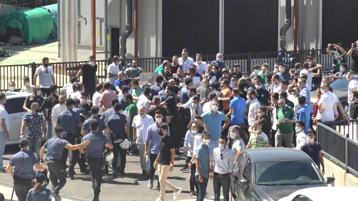 Bursaspor'un kongresinde kavga çıktı