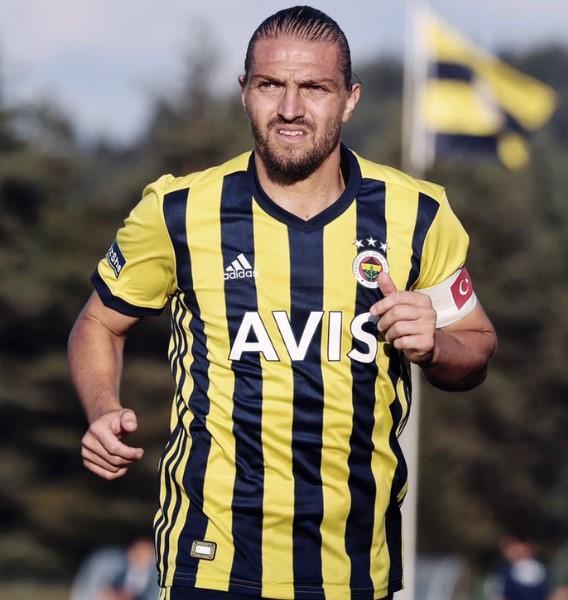 Fenerbahçe'de pazuband Gökhan ve Caner'e verildi