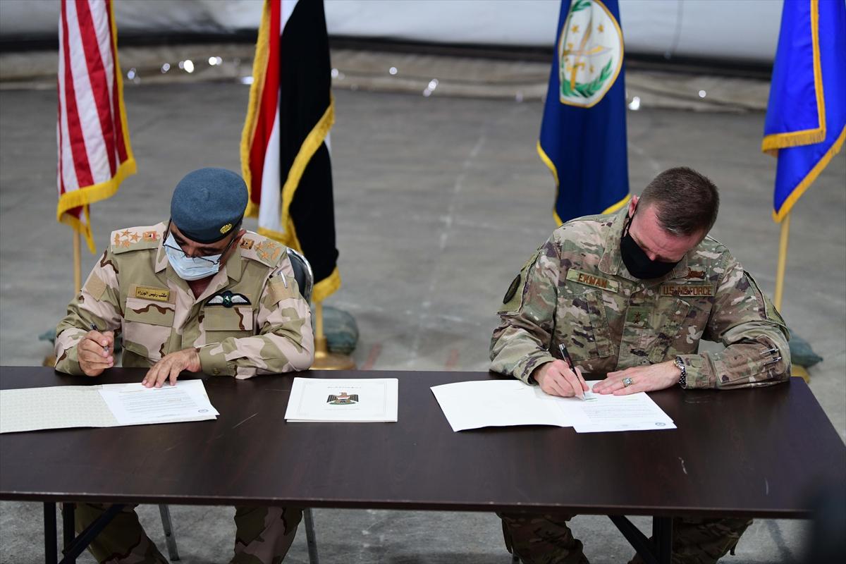 Koalisyon güçleri, bir üssü daha Irak'a teslim etti