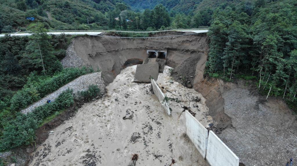 Giresun'daki selde çöken menfez havadan görüntülendi