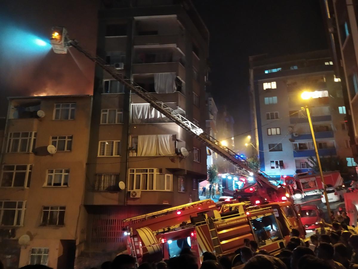 Şişli'de gecekondu yangını 4 binaya sıçradı
