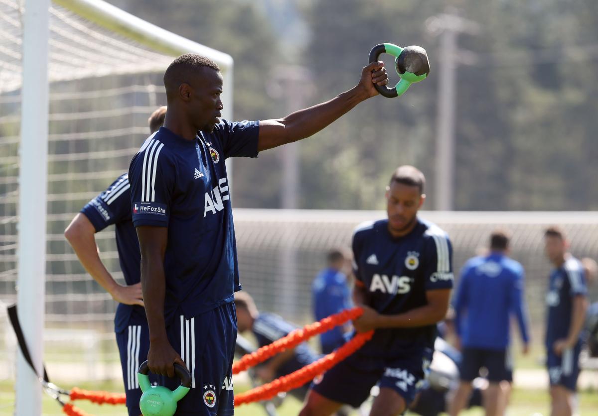 Thiam: Maç öncesi totemim yok, dua ediyorum