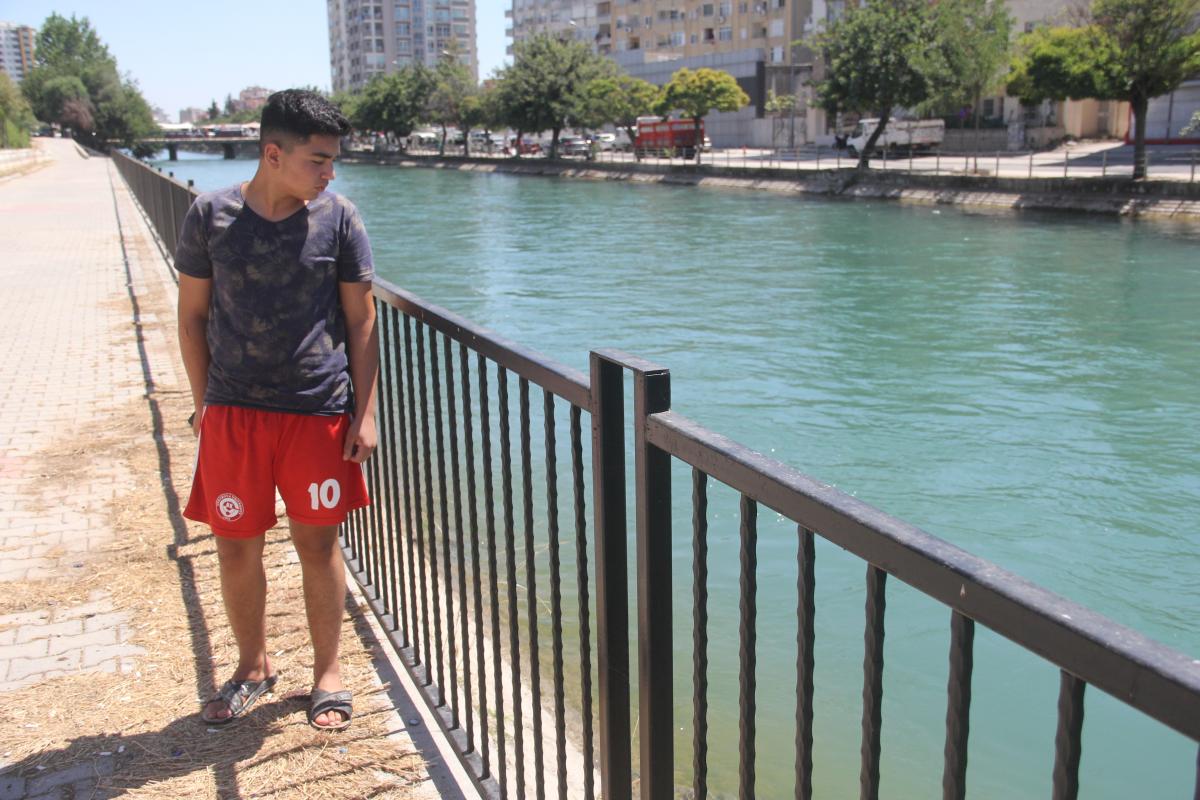 Adana’da cep telefonunu gasbedip, sulama kanalına attılar