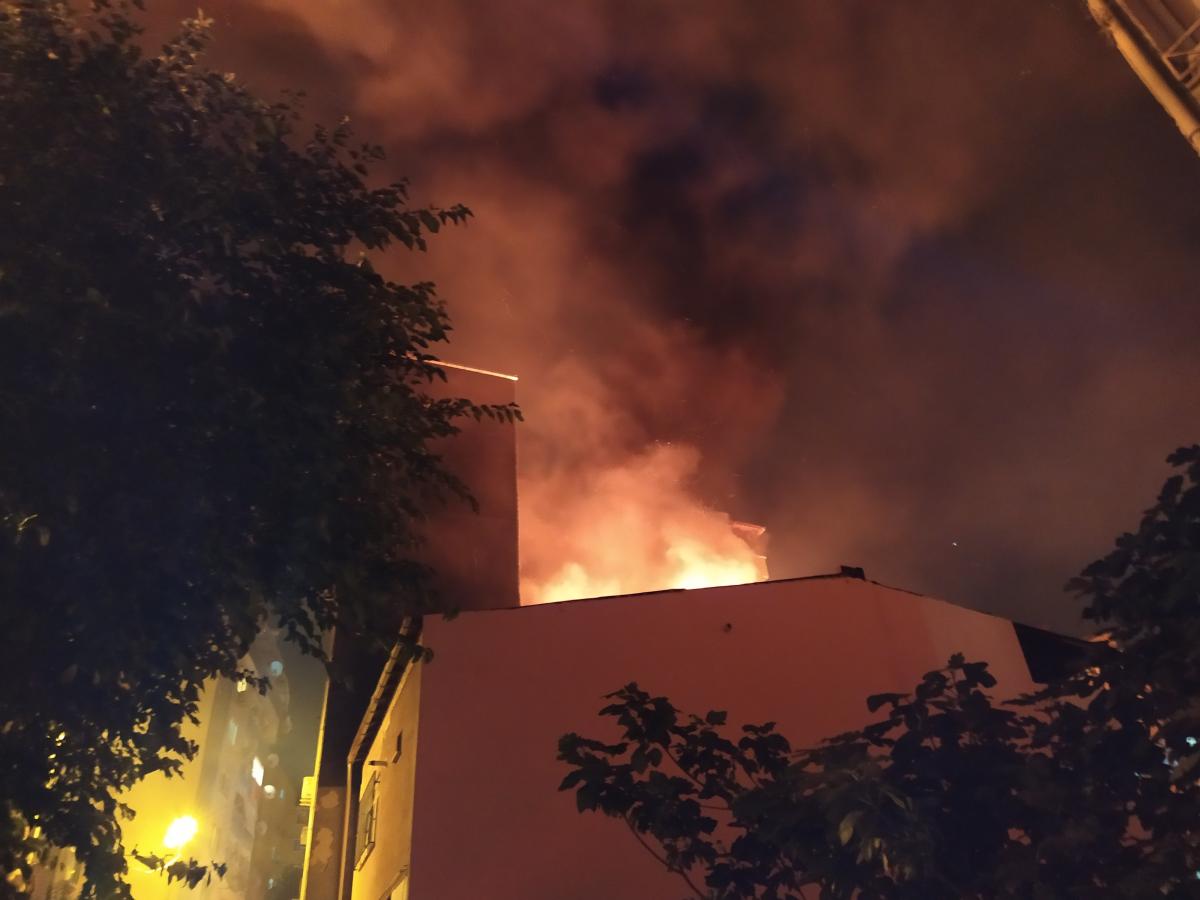 Şişli'de gecekondu yangını 4 binaya sıçradı