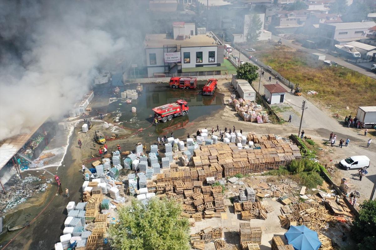 Sakarya'da marketin deposu yandı