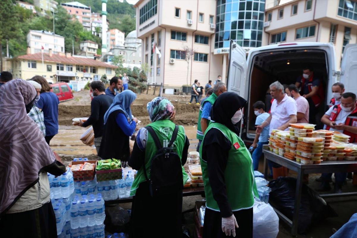 Giresun’daki sel felaketi sonrası İHH yardıma koştu