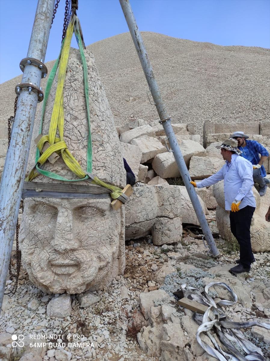 Nemrut Dağı'ndaki 2 bin 60 yıllık heykel devrilmekten kurtarıldı