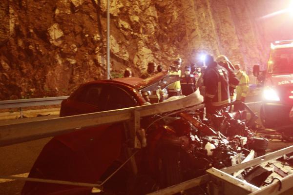 Bursa’da bariyerlere çarpan abla öldü, kardeşi ağır yaralandı