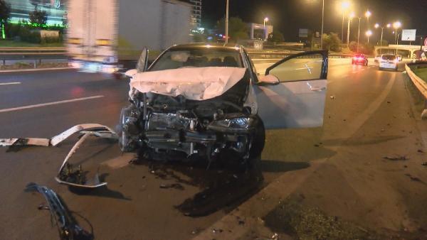 Maltepe’te makas atarak lüks otomobile çarpan sürücü kaçtı