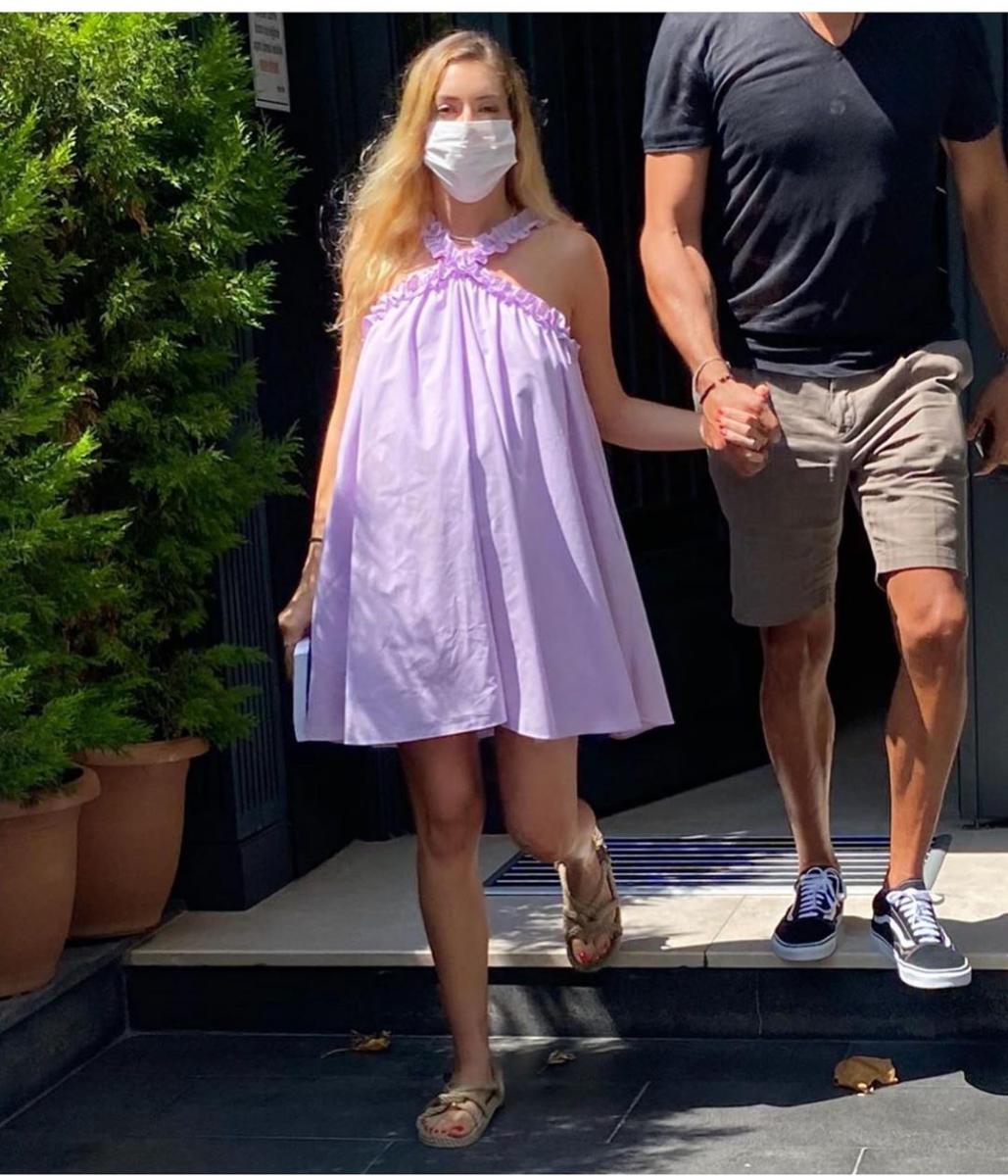 Sinem Kobal hamile haliyle ilk kez görüntülendi