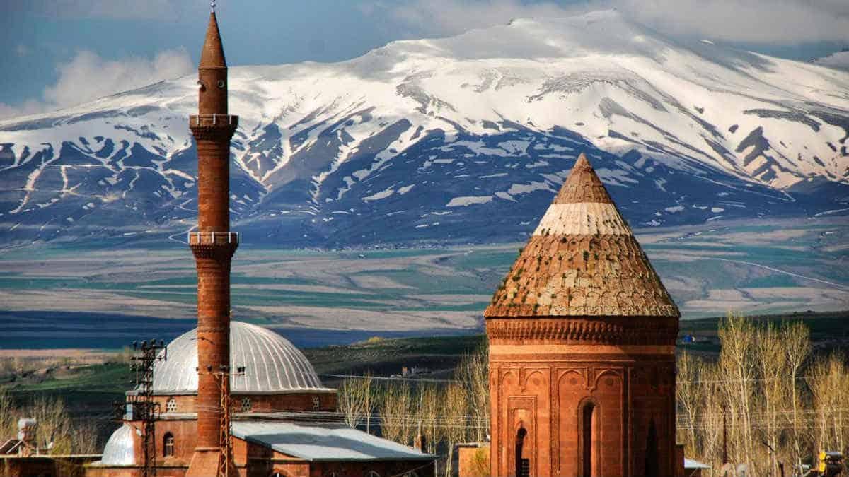 Ahlat nerede? Ahlat nereye bağlı? Ahlat'ın nüfusu kaç?