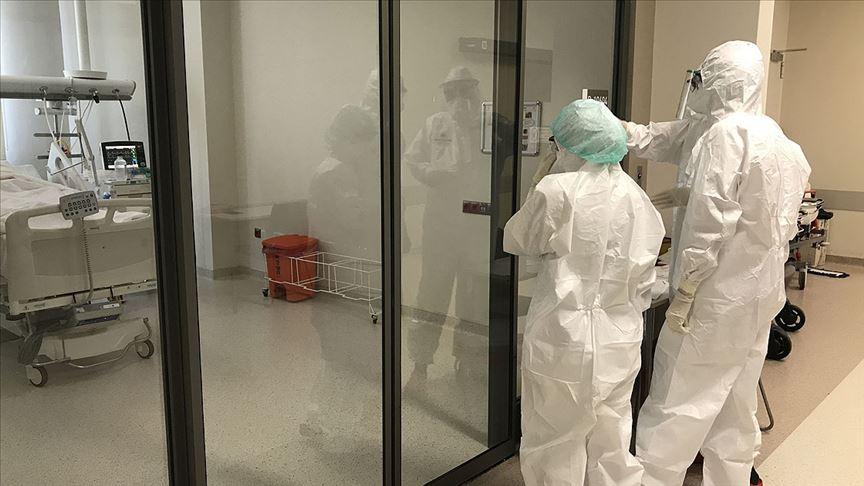 Türkiye'de koronavirüs kaynaklı aktif vaka ve ağır hasta sayısı artıyor