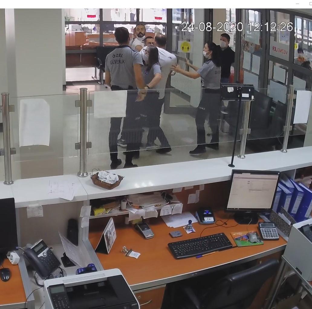Kırklareli'de vezne görevlisine ve kadın güvenliğe saldırı