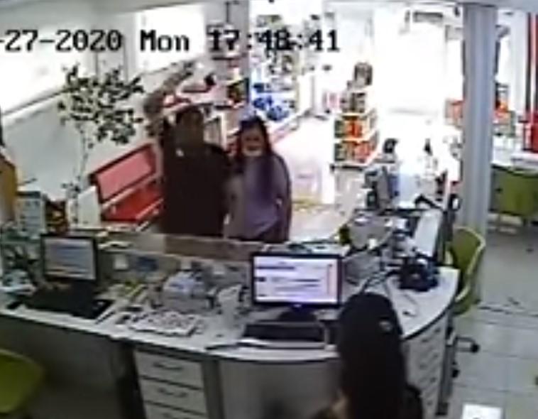 Eczaneye giren şüpheli, ortalığı birbirine kattı