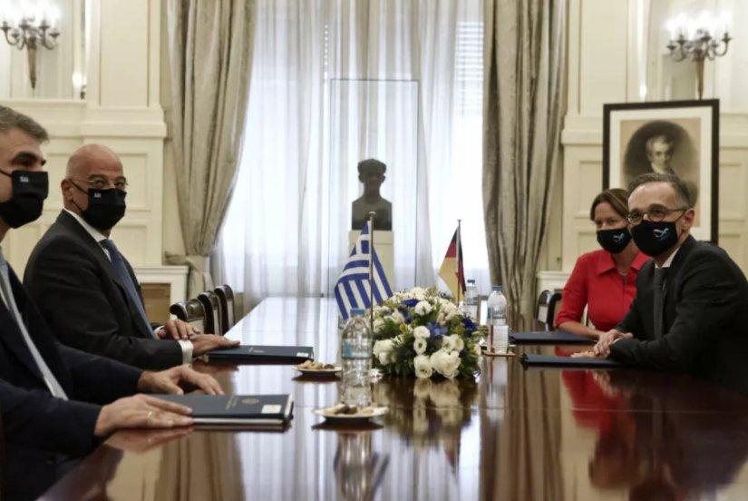 Yunanistan Dışişleri Bakanı: Türkiye hak ihlali yapıyor