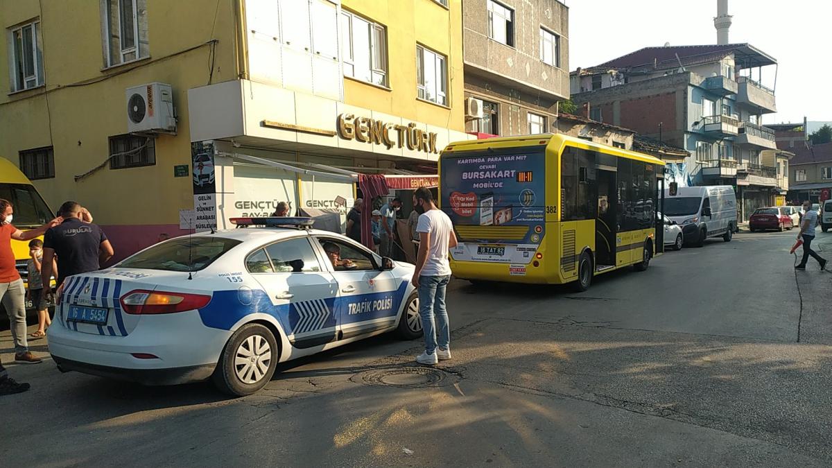 Bursa’da yolcu otobüsü şoförü, tırı sollarken tenteye çarptı