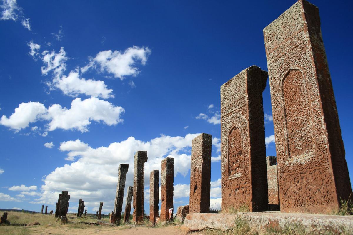 Ahlat nerede? Ahlat nereye bağlı? Ahlat'ın nüfusu kaç?