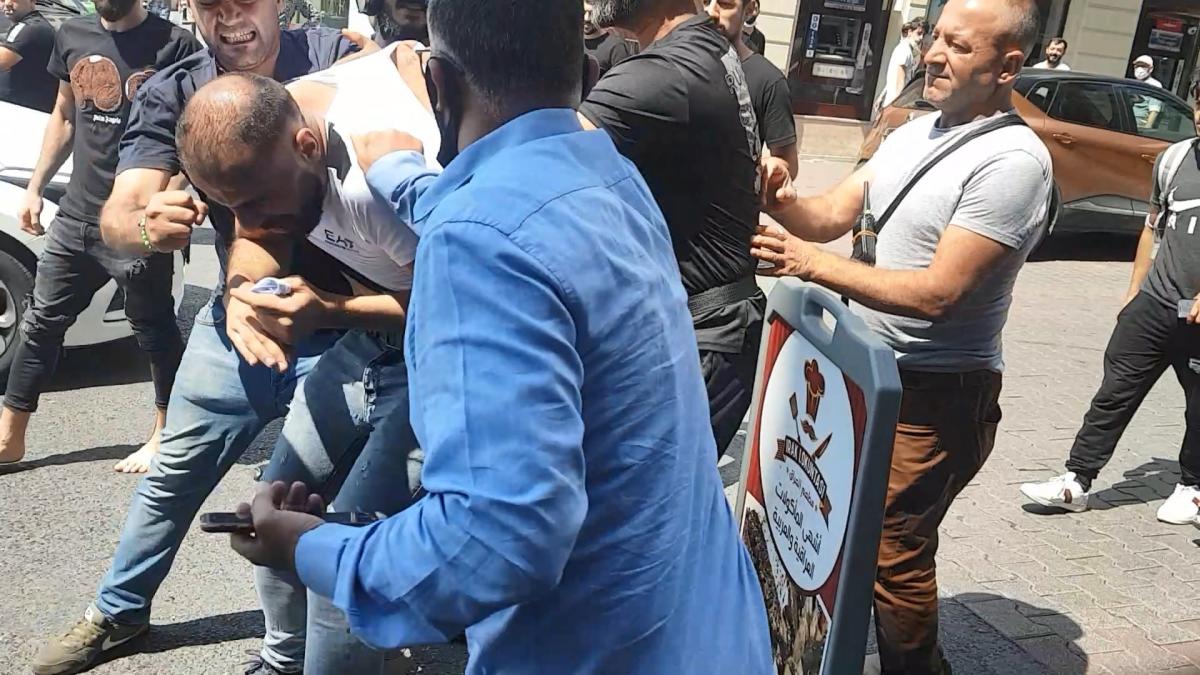 Fatih'te arkadaşının eşine mesaj atıp otele çağıran Suriyeliye meydan dayağı