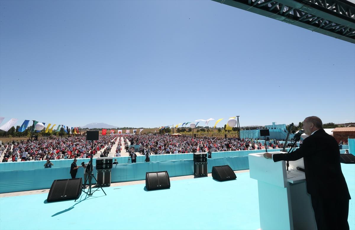 Cumhurbaşkanı Erdoğan, Malazgirt'te zaferin  949'uncu yıl dönümü etkinliklerine katıldı
