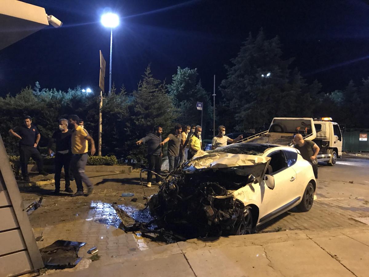 Kartal sahil yolunda kaza: 2 yaralı