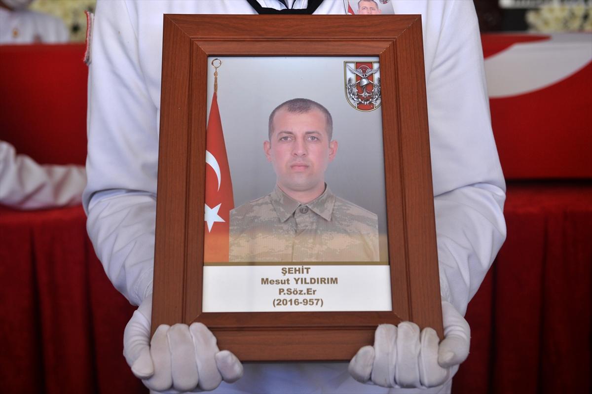 Hakkari'de yüksekten düşerek şehit olan Mesut Yıldırım toprağa verildi